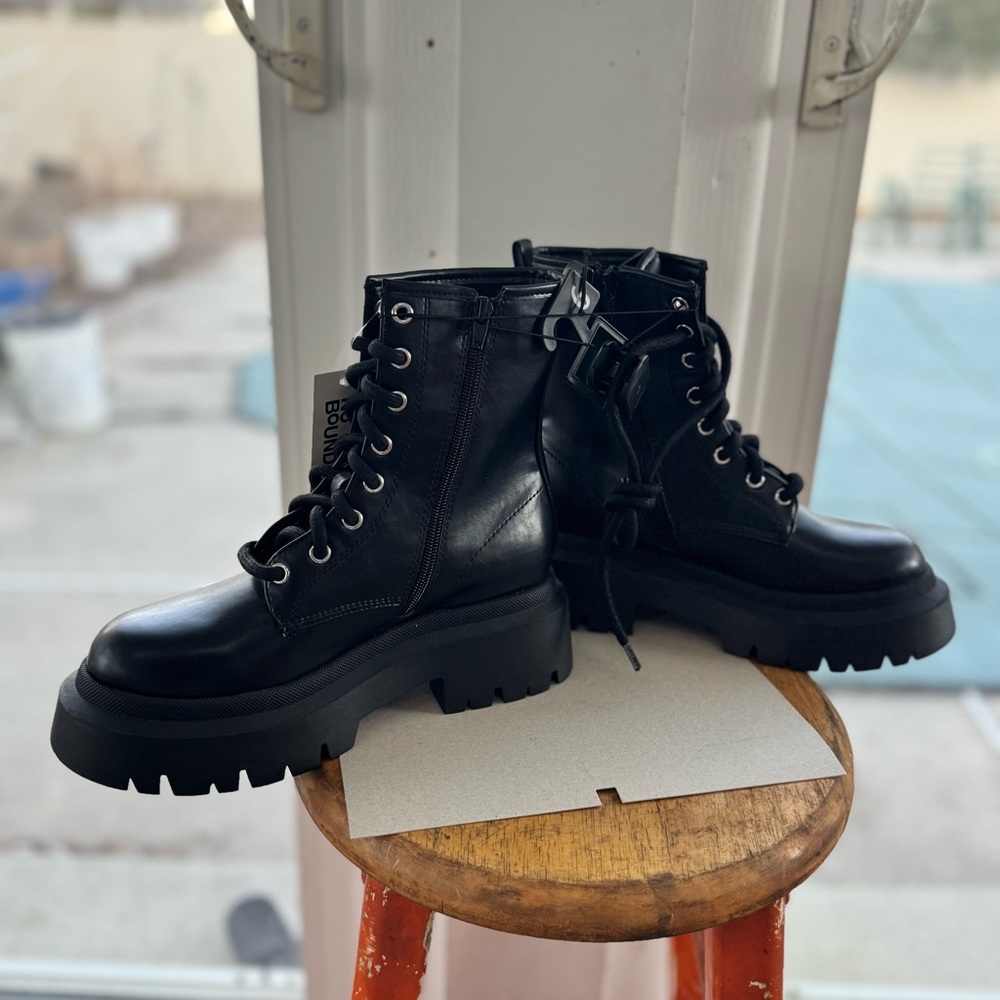 No Boundaries Women's Size 6 Black Lug Sole Combat Boots Side Zip Memory Foam - Picture 3 of 9